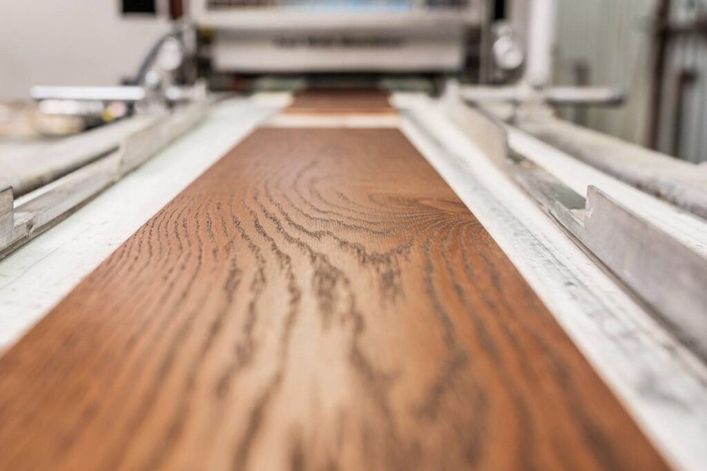Hala produkcyjna Wood & Taste — parkietobranie i maszyny do obróbki dębowych desek podłogowych